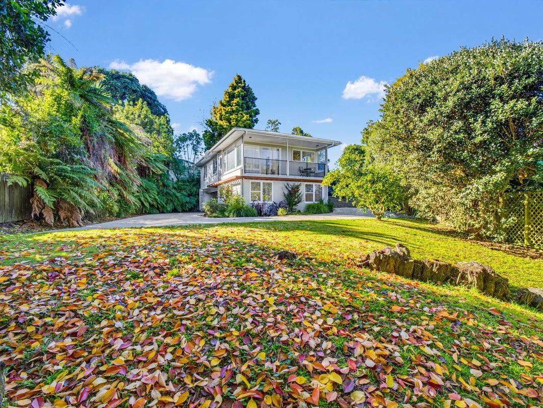 46B Grand Vue Road, Kawaha Point, Rotorua - Carousel 1