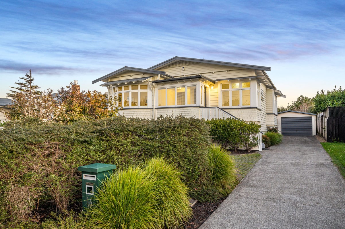 16 Taumata Road, Sandringham, Auckland - Carousel 2