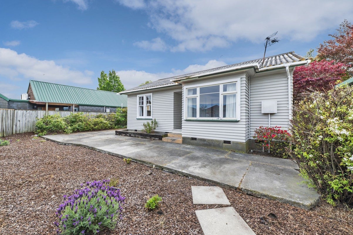 1/5 Winters Road, Redwood, Christchurch - Carousel 1