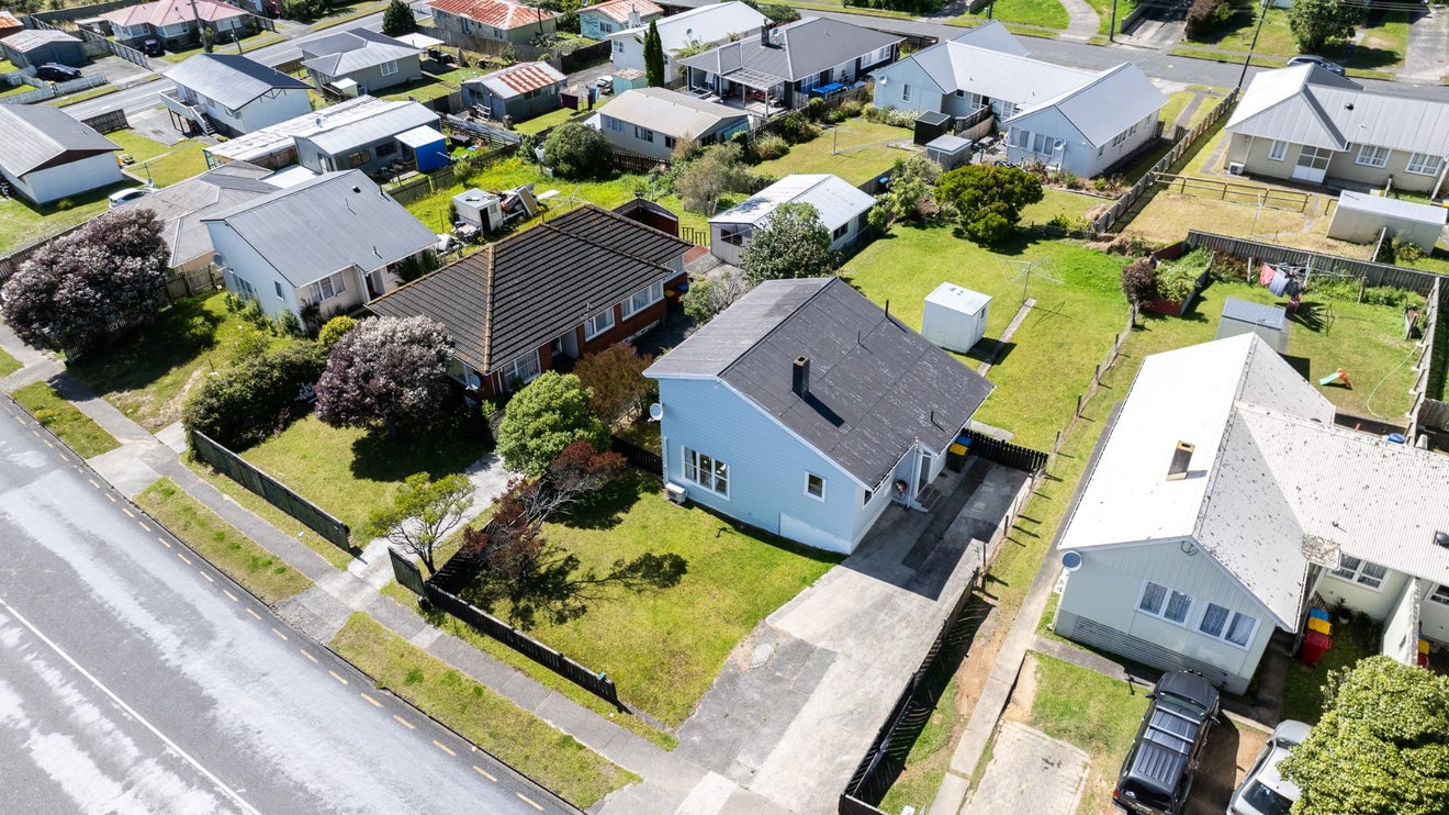106 Warspite Avenue, Cannons Creek, Porirua - Carousel 2