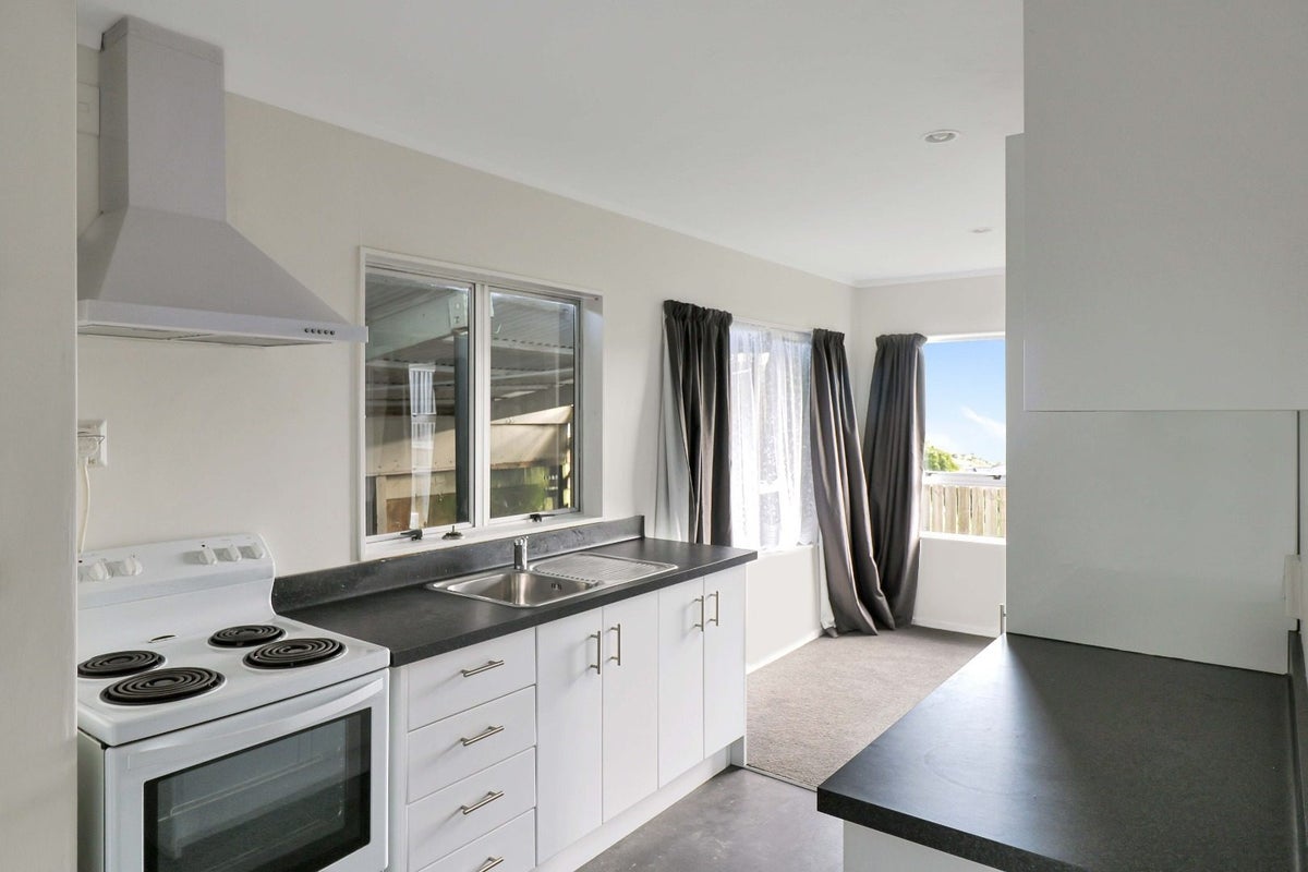 13 Kaitangata Crescent, Kelson, Lower Hutt - Carousel 2
