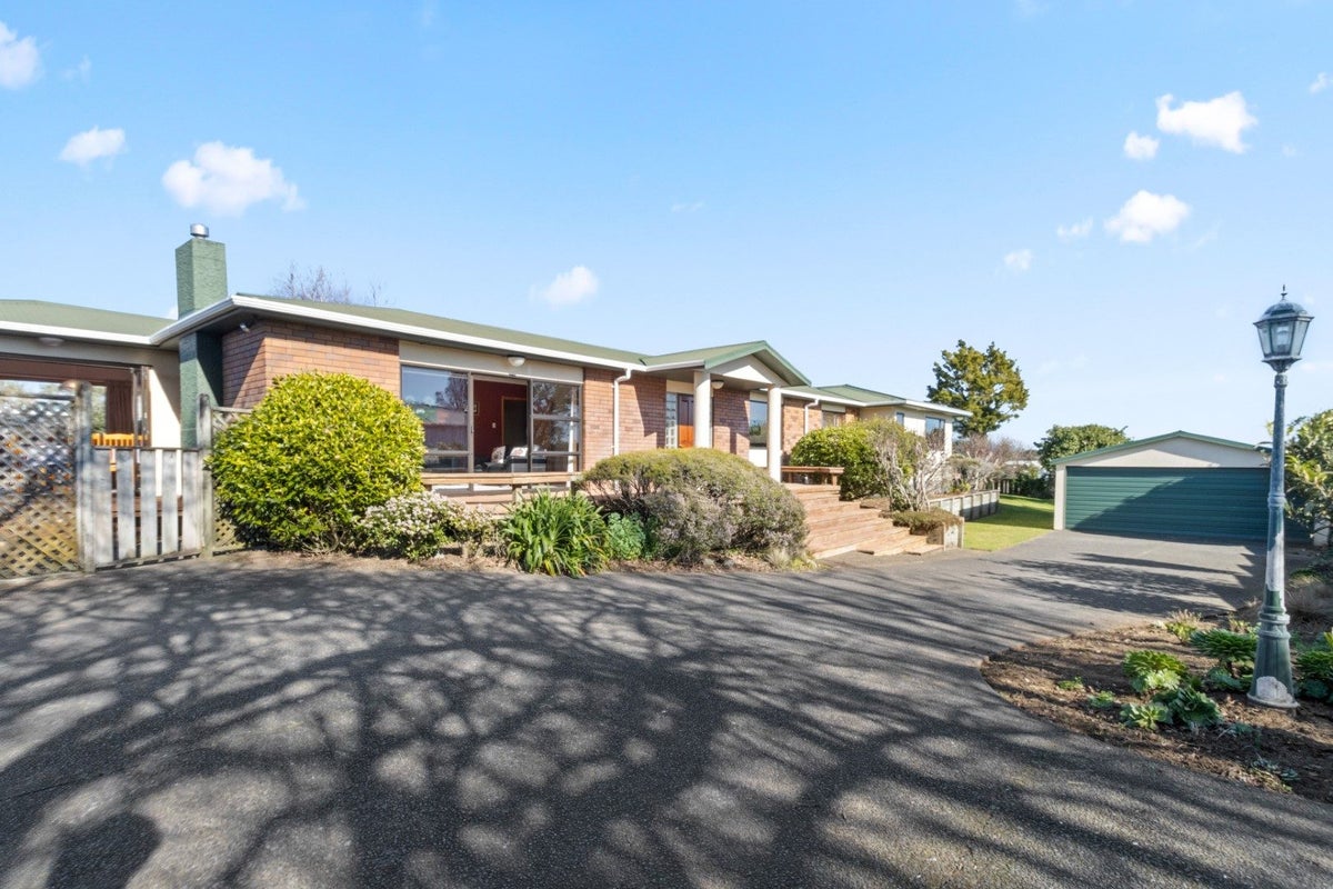 5B Truby King Street, Merrilands, New Plymouth - Carousel 1
