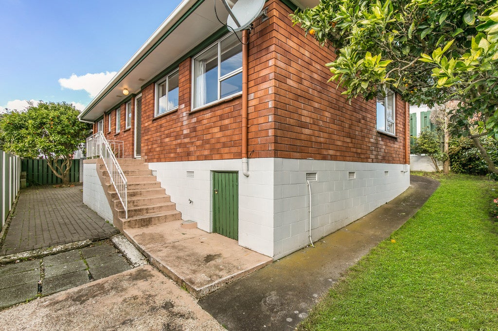 16D Coronation Road, Mangere Bridge, Auckland - Carousel 2