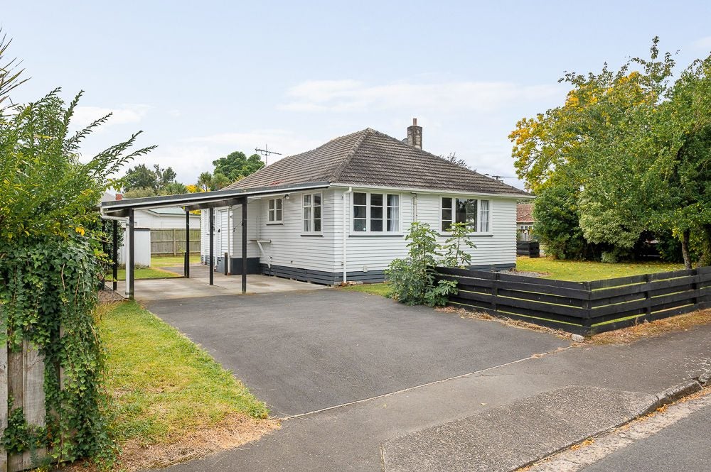 13 Nixon Street, Hamilton East, Hamilton - Carousel 14