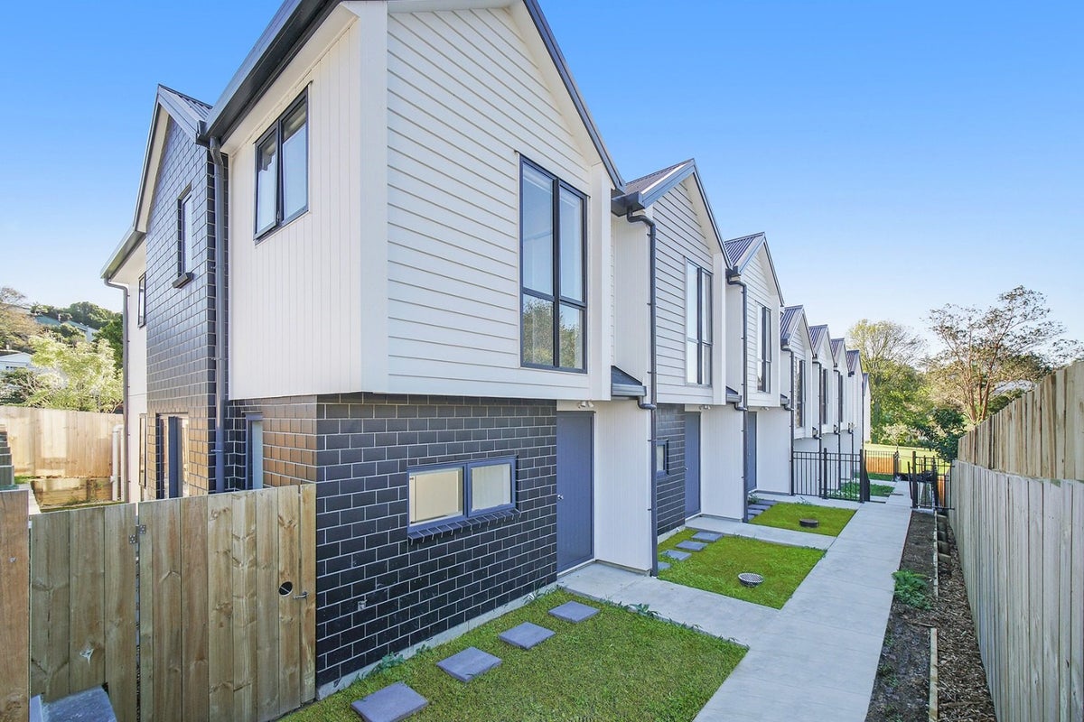 5/31 Ayton Drive, Totara Vale, Auckland - Carousel 1