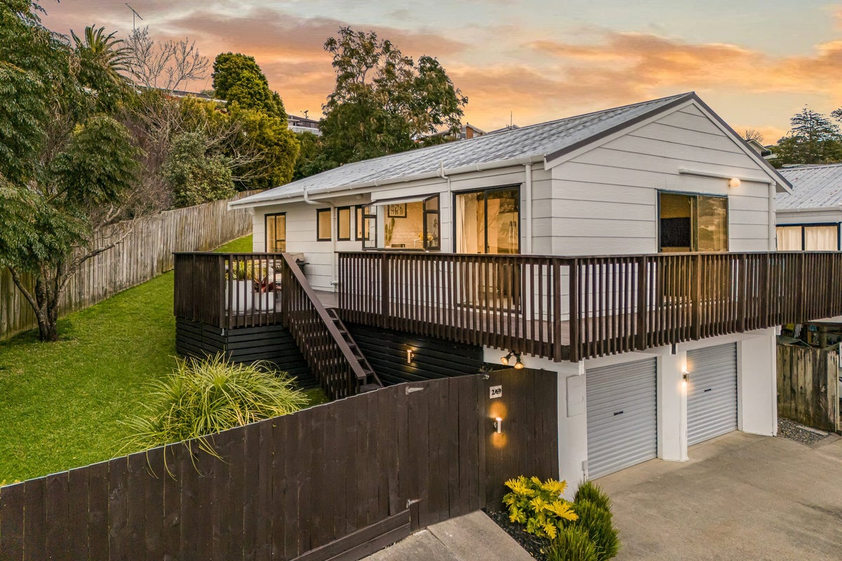 2/69 Trias Road, Totara Vale, Auckland - Carousel 1