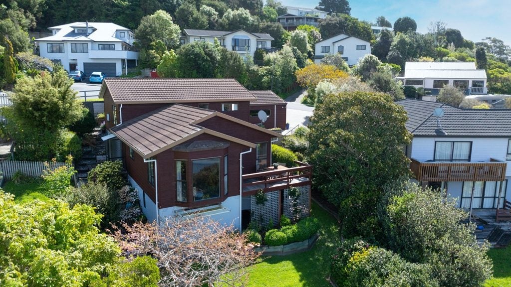 5 The Marlinspike, Whitby, Porirua - Carousel 1