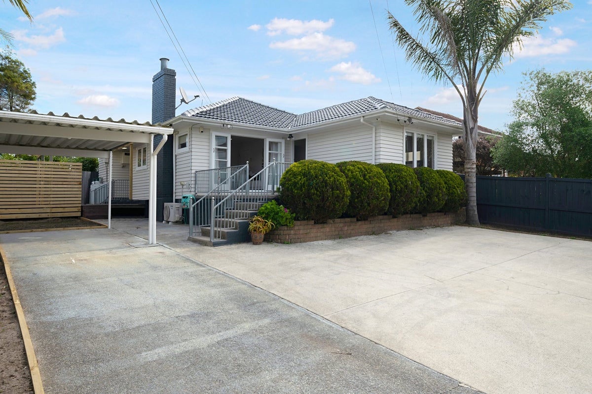 2 Nile Road, Kelston, Auckland - Carousel 1