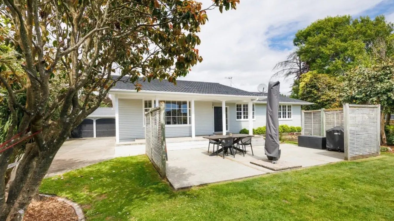 4 Chilton Grove, Hokowhitu, Palmerston North - Carousel 1