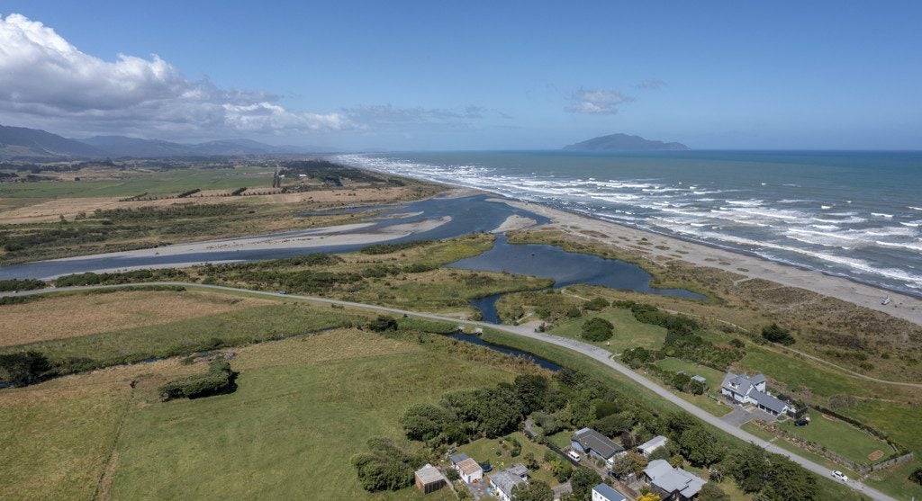 12 Atkinson Avenue, Ōtaki Beach, Ōtaki - Carousel 16