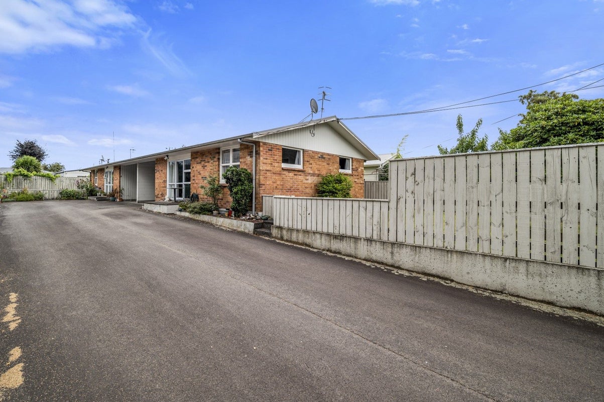 11 Whakaipo Avenue, Taupo, Taupo - Carousel 1