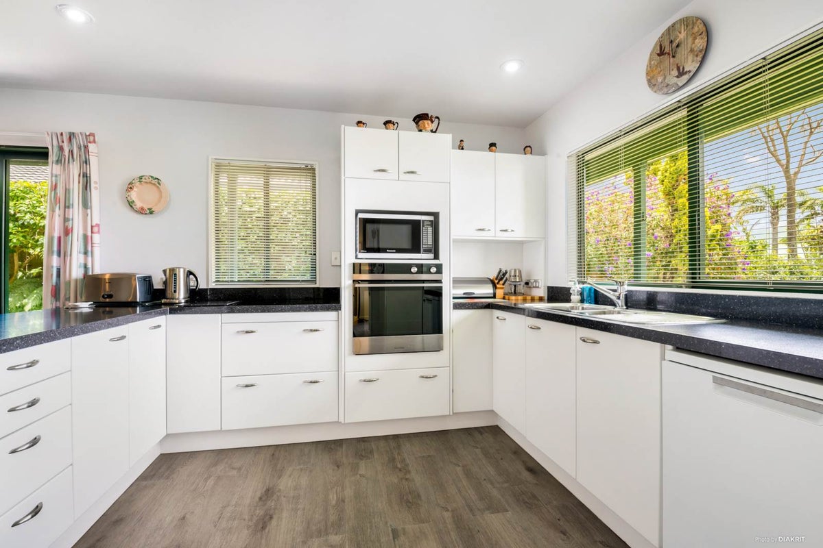 12 Elsfield Place, Torbay, Auckland - Carousel 2