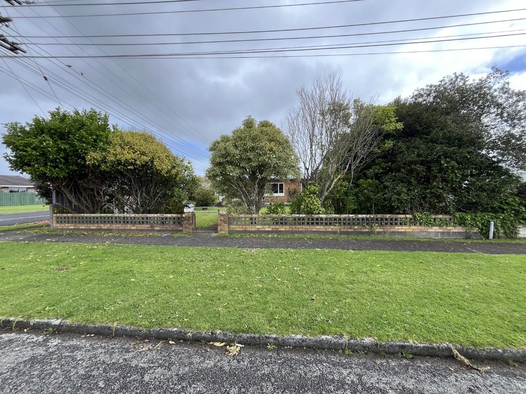 1 Truby King Street, Merrilands, New Plymouth - Carousel 13