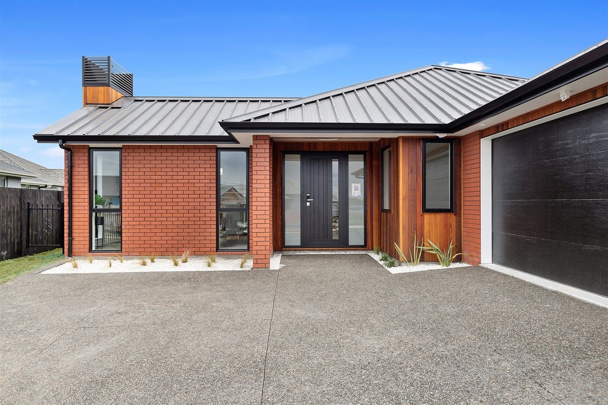 11 Sydney Place, Flagstaff, Hamilton - Carousel 2