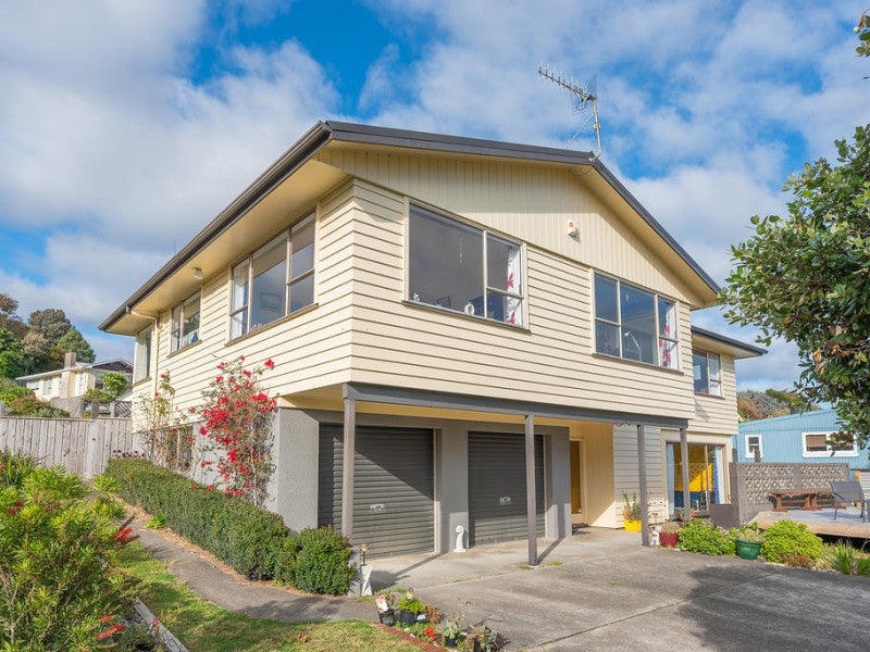 1 Hicks Crescent, Waikanae Beach, Waikanae - Carousel 1