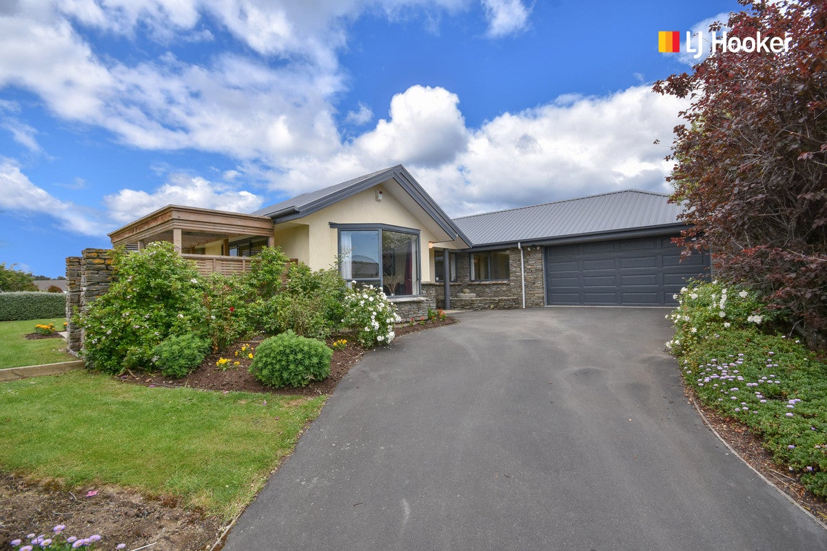 18 Sunninghurst Drive, Fairfield, Dunedin - Carousel 1