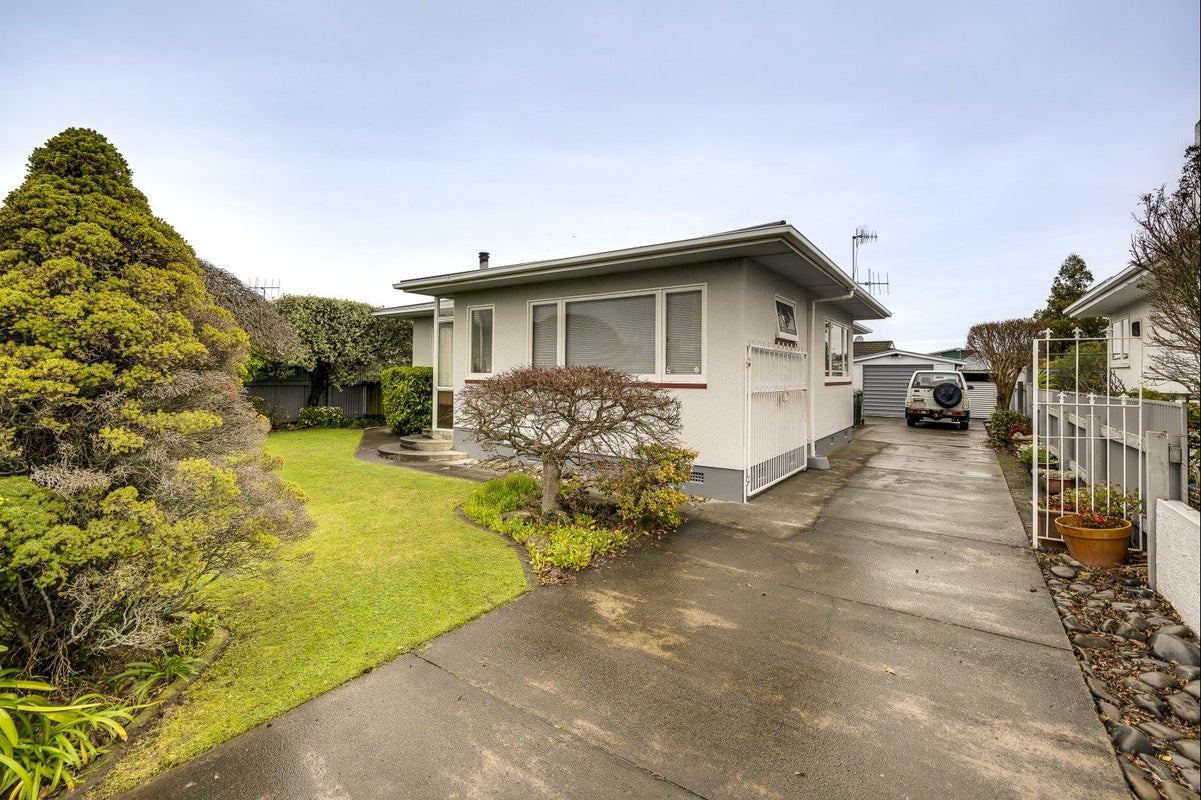 220 Kennedy Road, Onekawa, Napier - Carousel 1