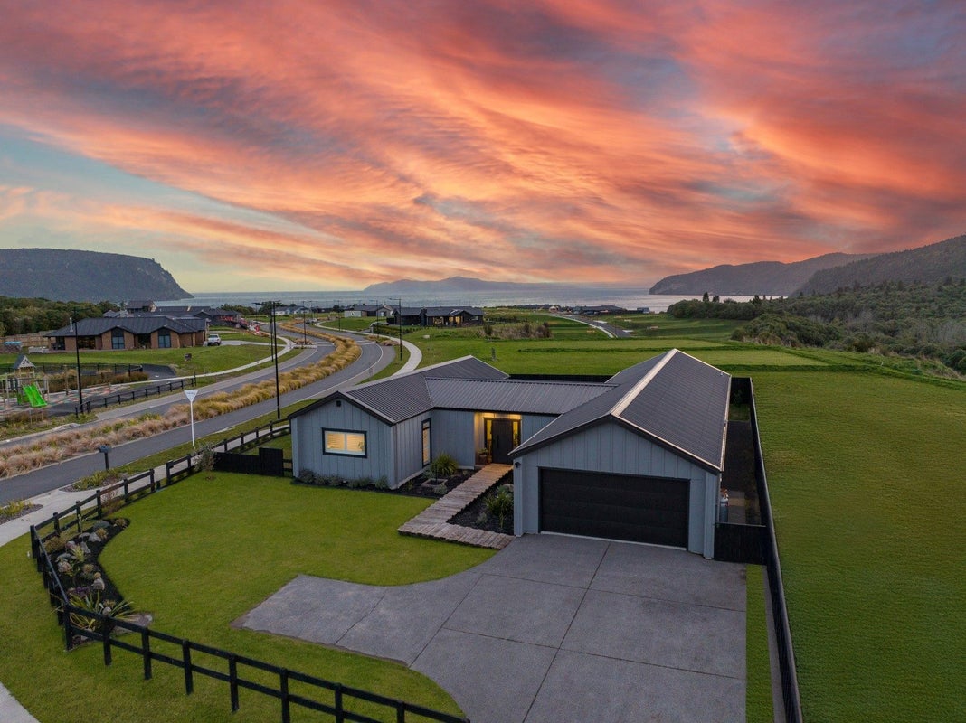 2 Seven Oaks Drive, Kinloch, Taupo - Carousel 2