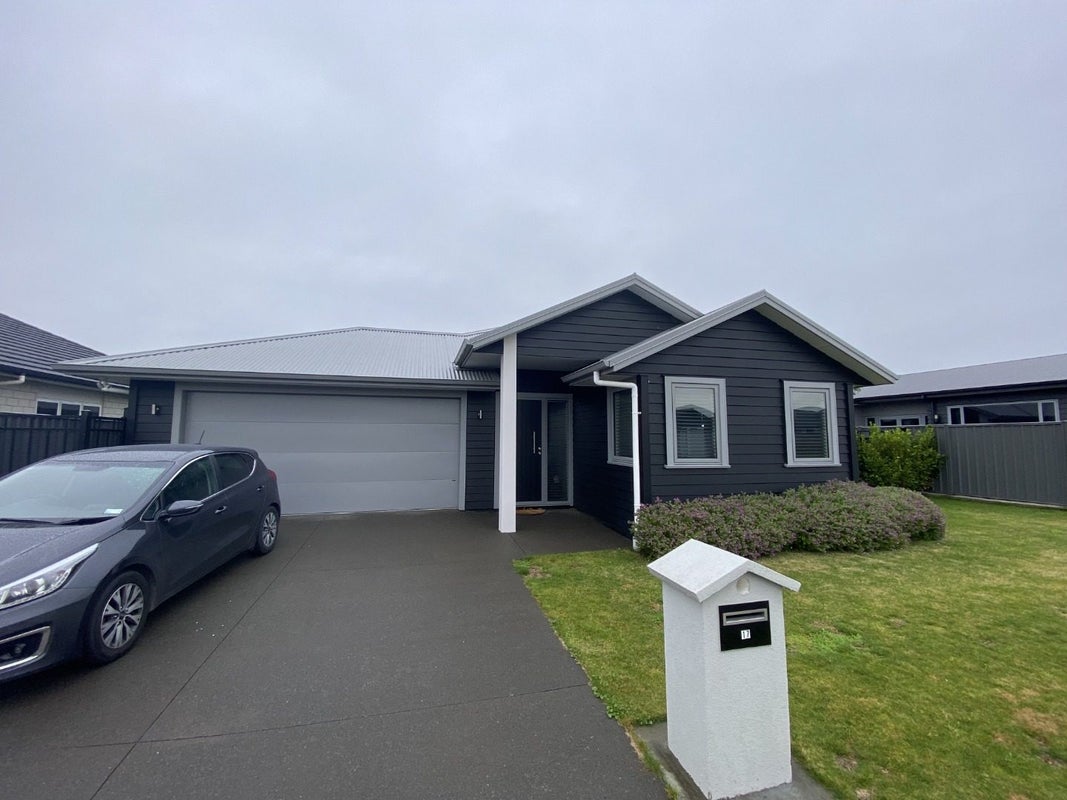 17 Pelorus Avenue, Poraiti, Napier - Carousel 1