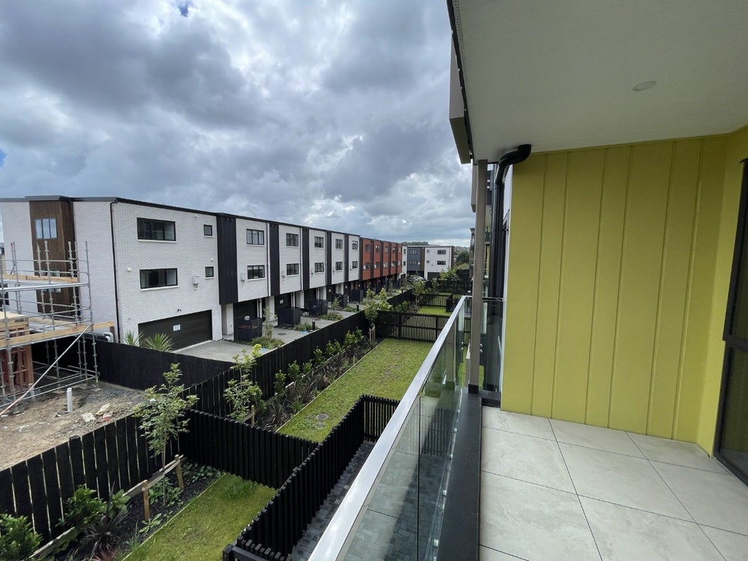 103/5 Newelm Lane, Flat Bush, Auckland - Carousel 2