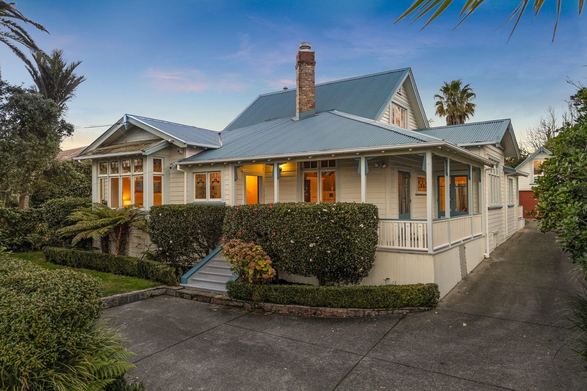 1 Plunket Road, Mount Eden, Auckland - Carousel 1