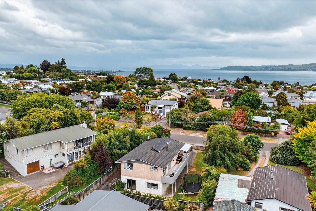 1/16 Sunset Street, Hilltop, Taupo - Carousel 27