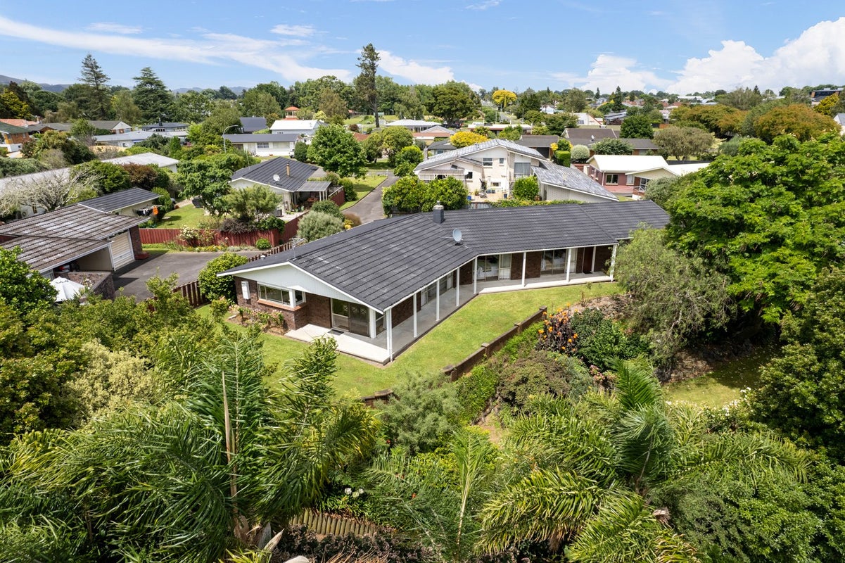 3 Woodstock Crescent, Leamington, Cambridge - Carousel 1