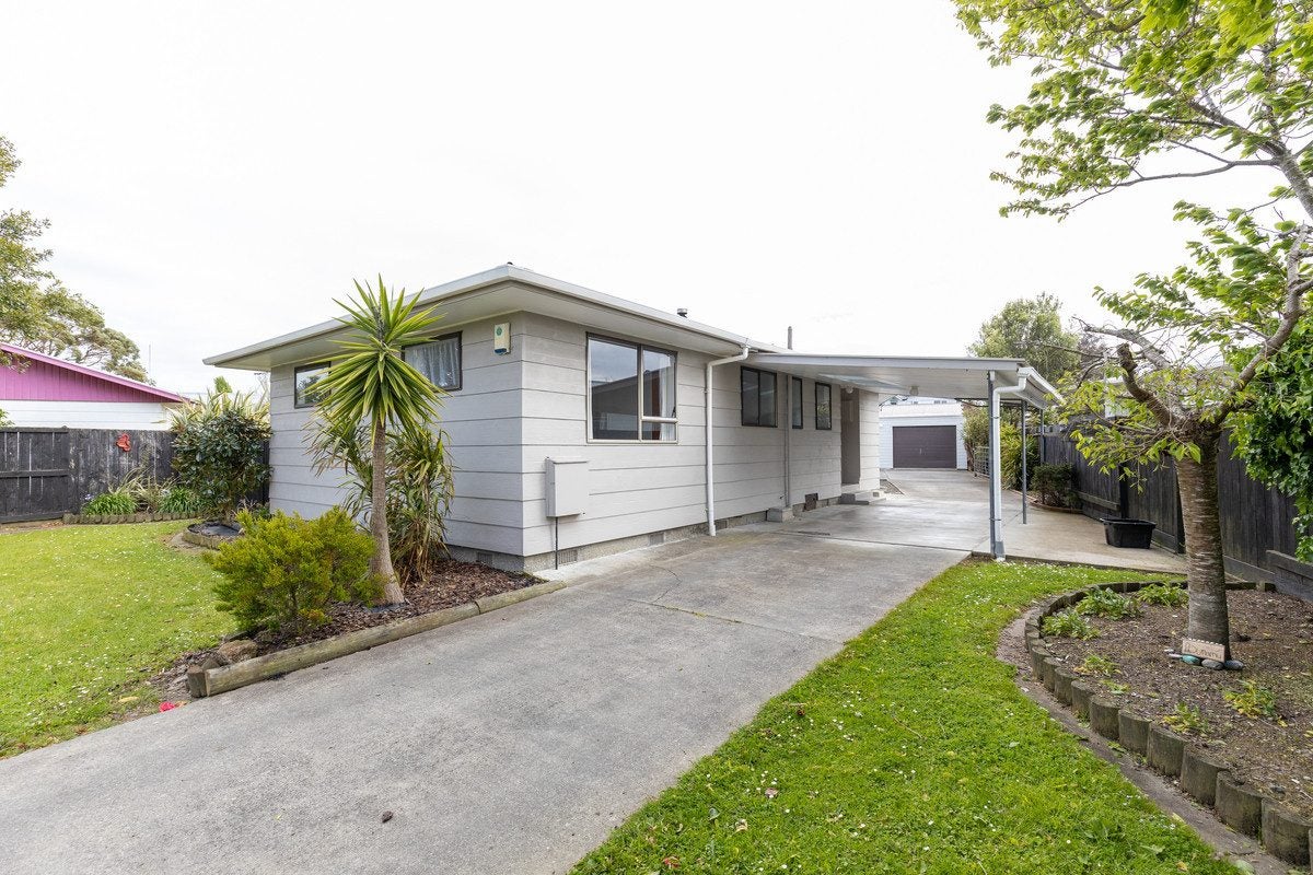3 Apollo Parade, Milson, Palmerston North - Carousel 1