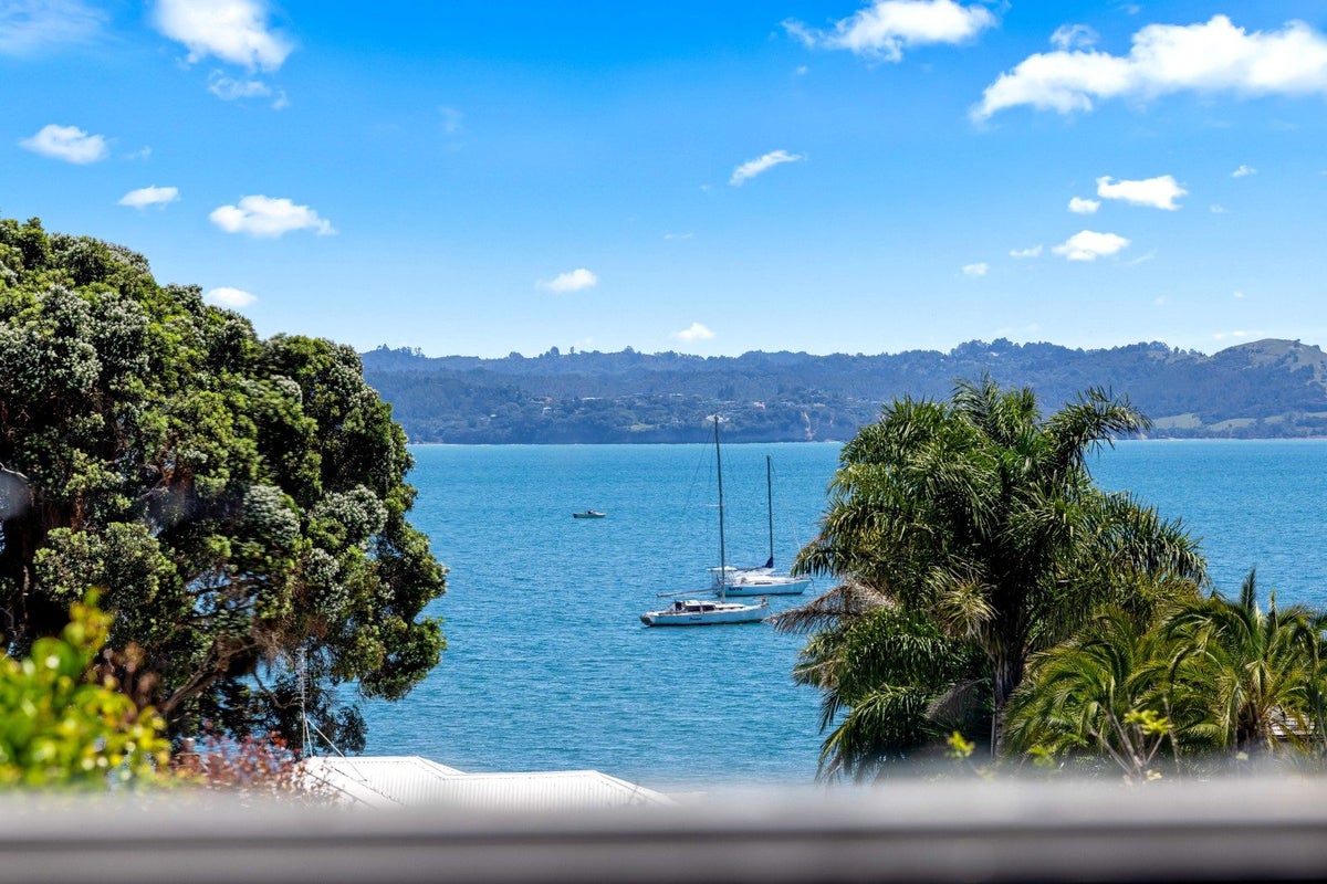 30 De Luen Avenue, Tindalls Beach, Whangaparaoa - Carousel 2