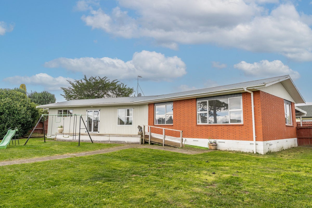 15 Poaka Avenue, Dinsdale, Hamilton - Carousel 2