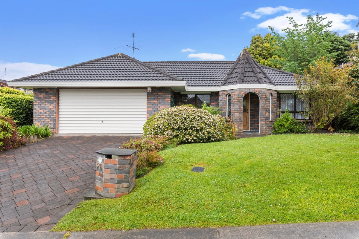 20 Voltaire Court, Botany Downs, Auckland - Carousel 1