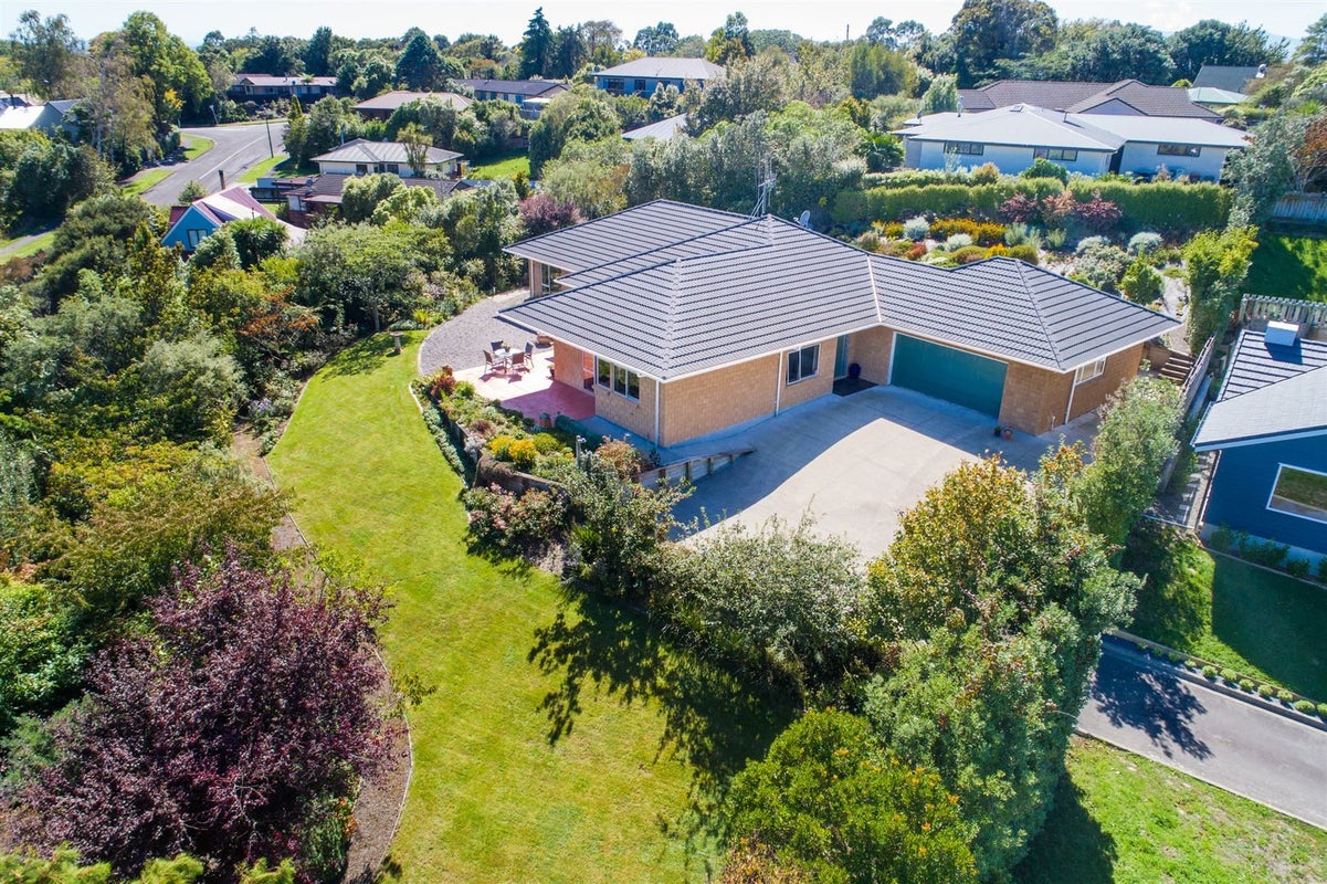24 La Lena Grove, Fitzherbert, Palmerston North - Carousel 2