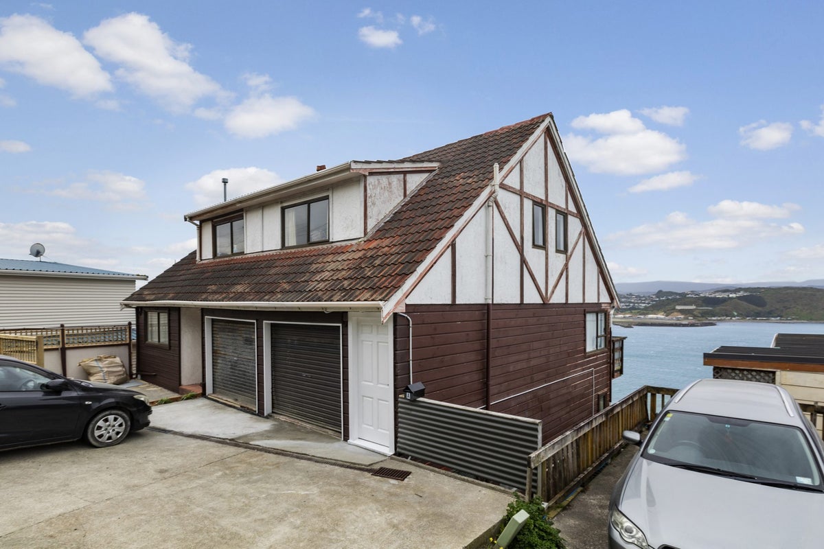 81 Harbour View Road, Northland, Wellington - Carousel 1