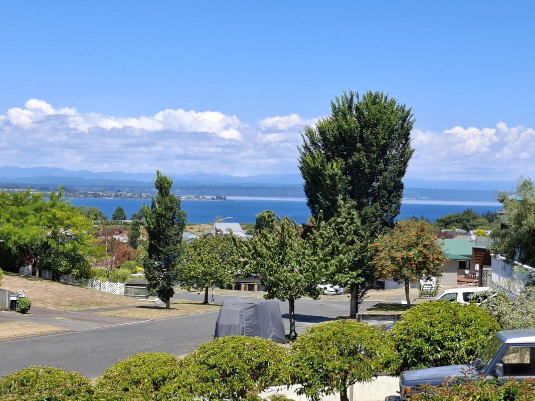 100 Lakewood Drive, Nukuhau, Taupo - Carousel 1