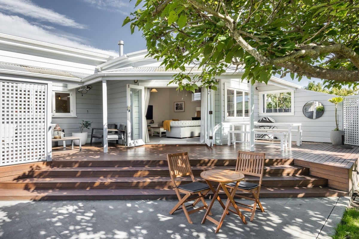 127 Vigor Brown Street, Napier South, Napier - Carousel 1