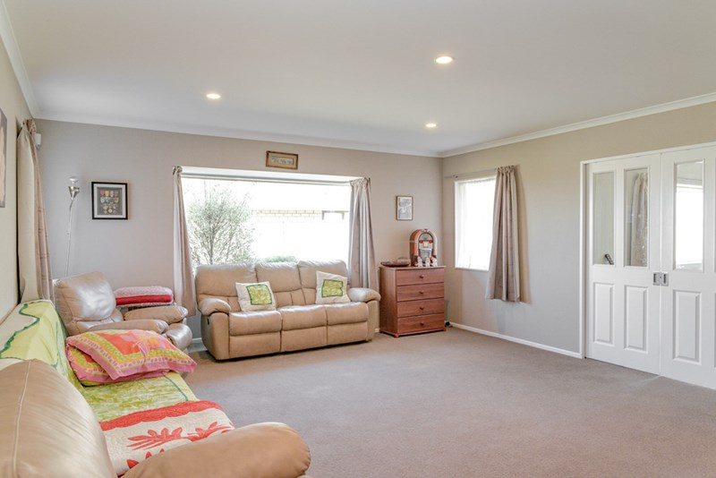 159 Pacific Drive, Fitzherbert, Palmerston North - Carousel 2