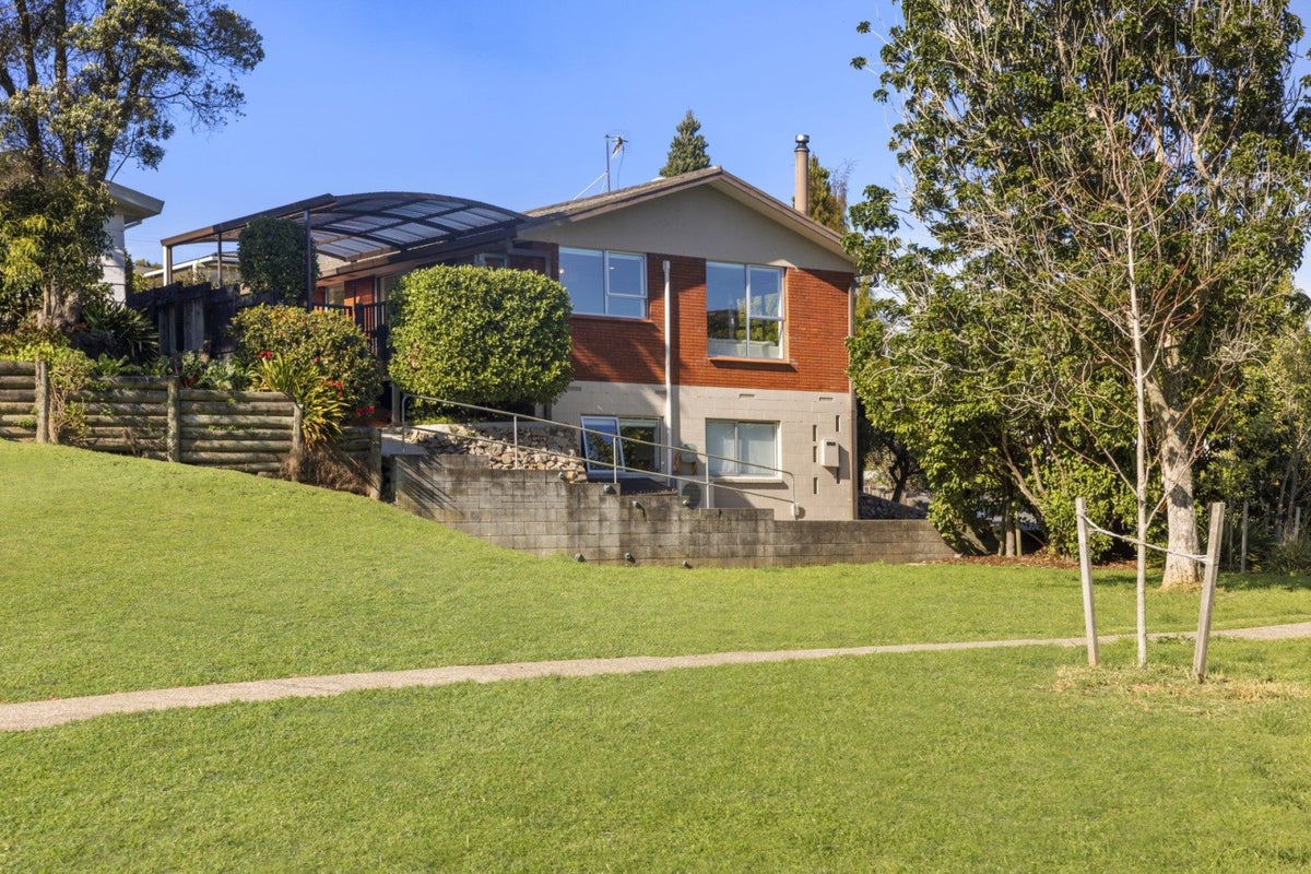 1 Rutherford Street, Otumoetai, Tauranga - Carousel 1