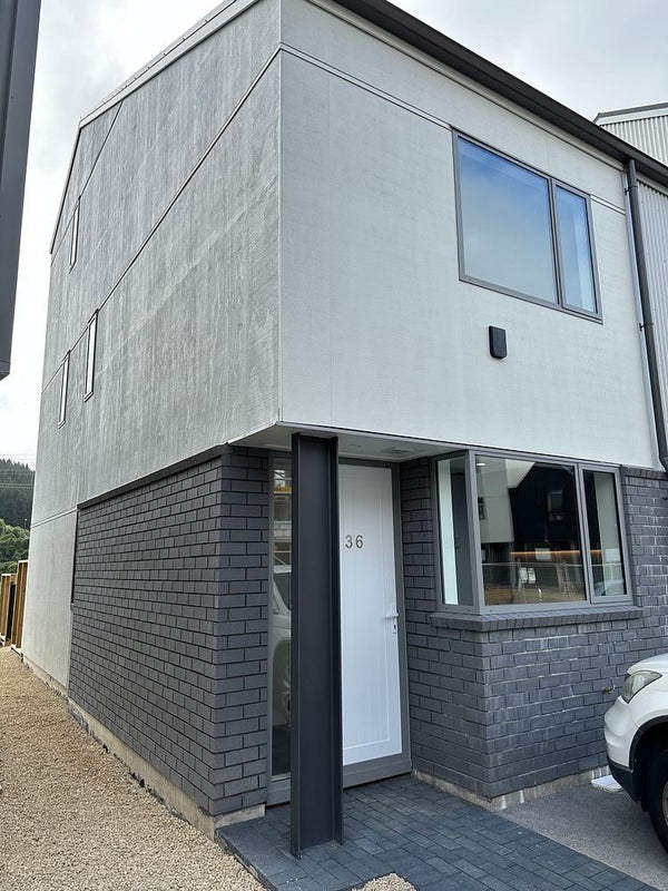 36 Ara Paiwhenua, Tawa, Wellington - Carousel 1
