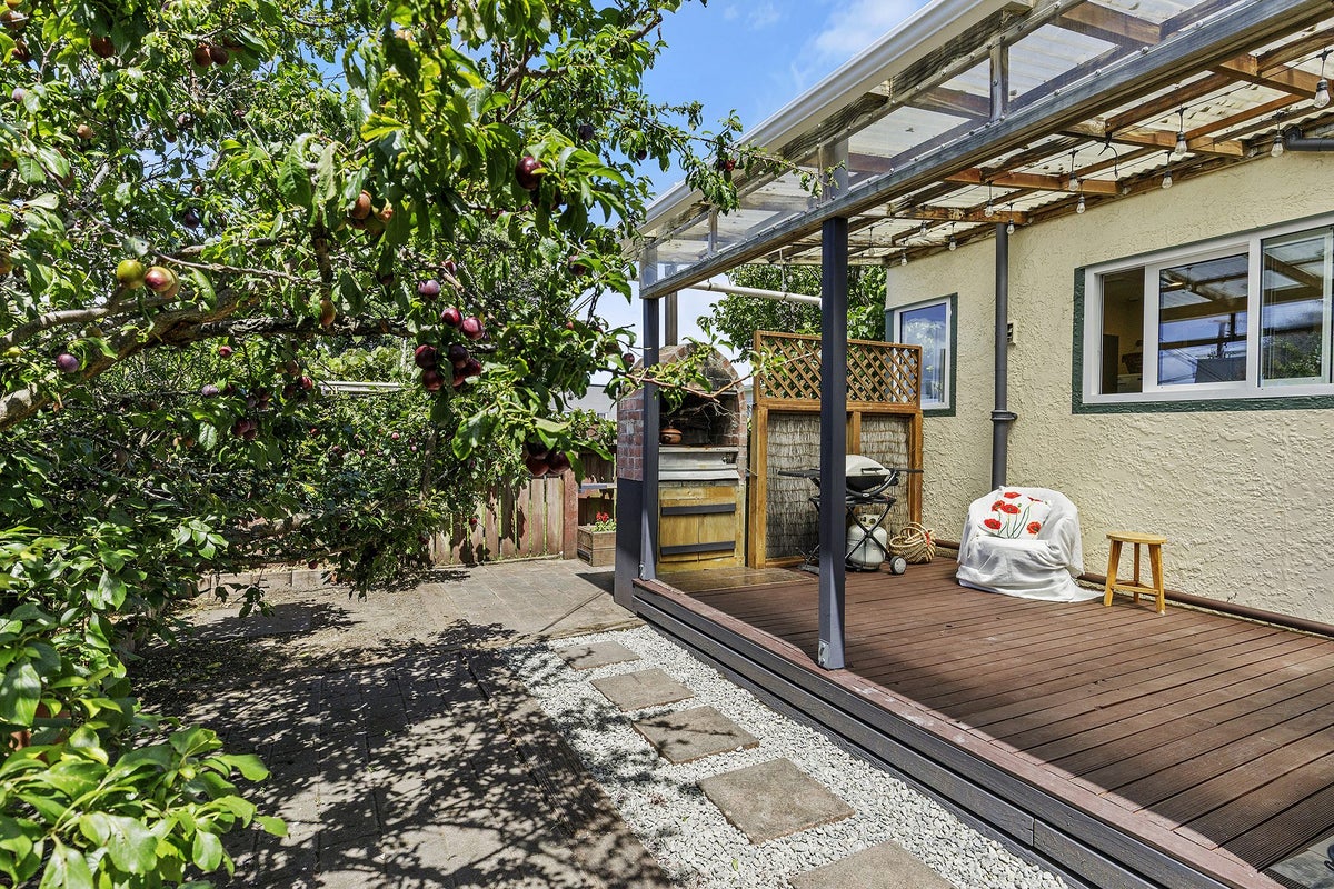 81 Adelaide Street, Petone, Lower Hutt - Carousel 1