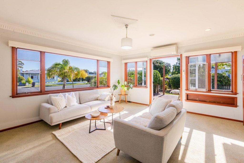 1 McKenzie Avenue, Marewa, Napier - Carousel 2