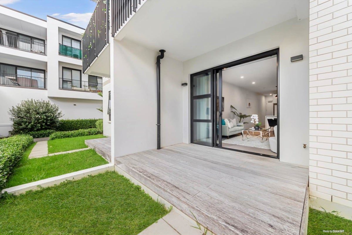 3/10G Nugget Avenue, Hobsonville, Auckland - Carousel 1