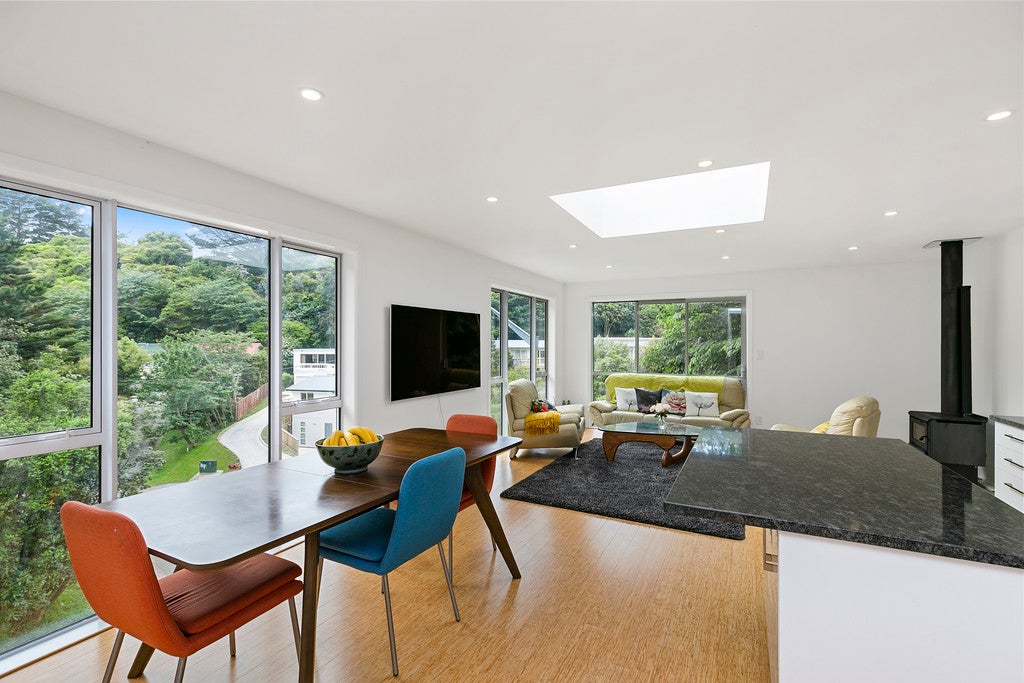 1A Churton Drive, Churton Park, Wellington - Carousel 1
