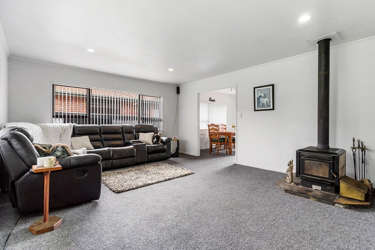 41 Lakeside Drive, Pahurehure, Papakura - Carousel 2