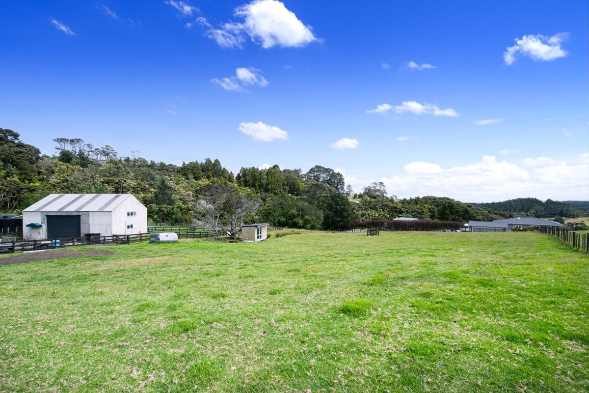 12 Mildon Road, Waitākere, Auckland - Carousel 2