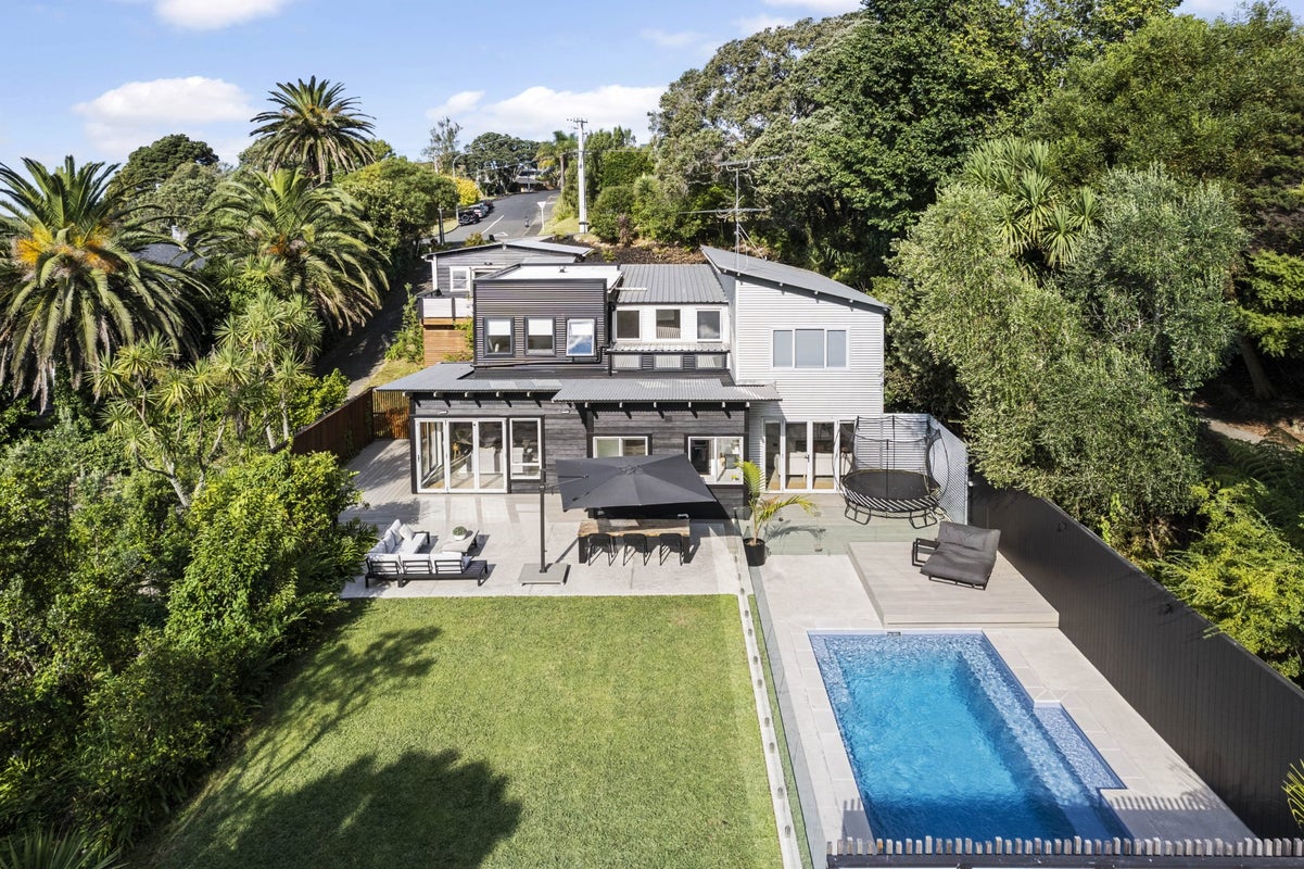 890 Beach Road, Waiake, Auckland - Carousel 1