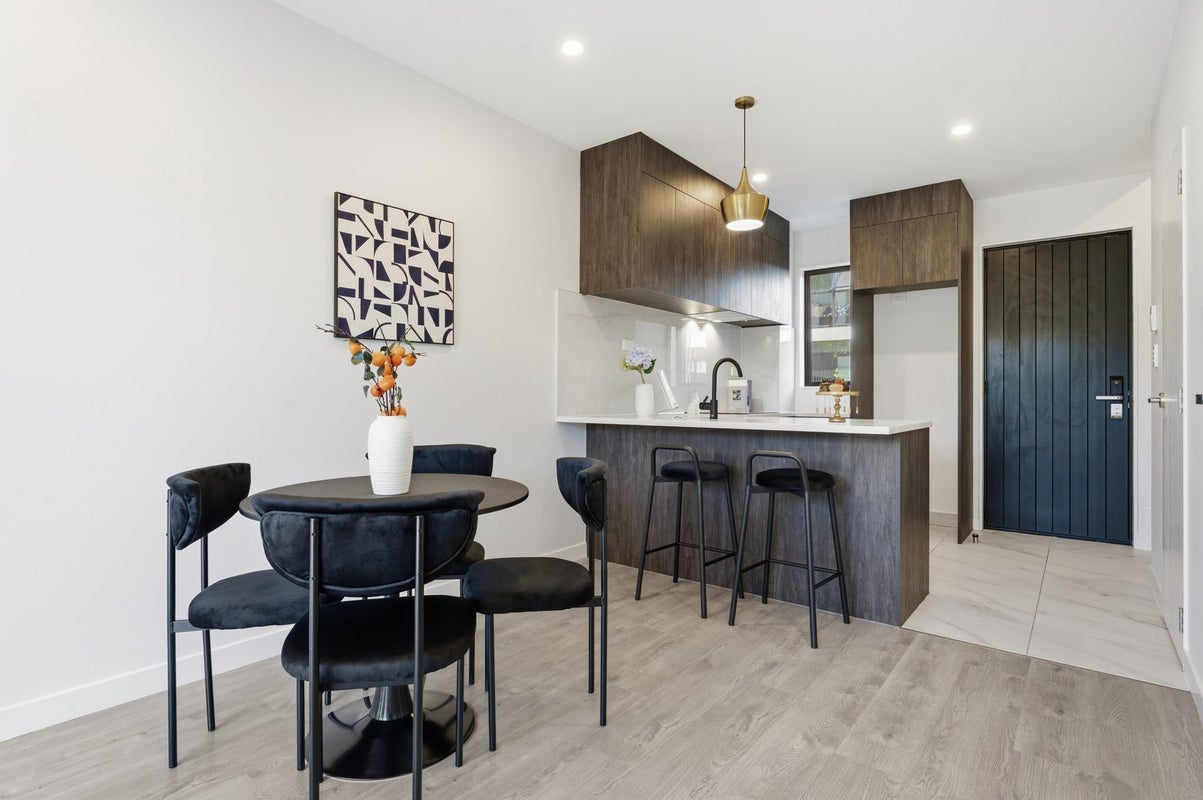7/14 Highbury Street, Avondale, Auckland - Carousel 2