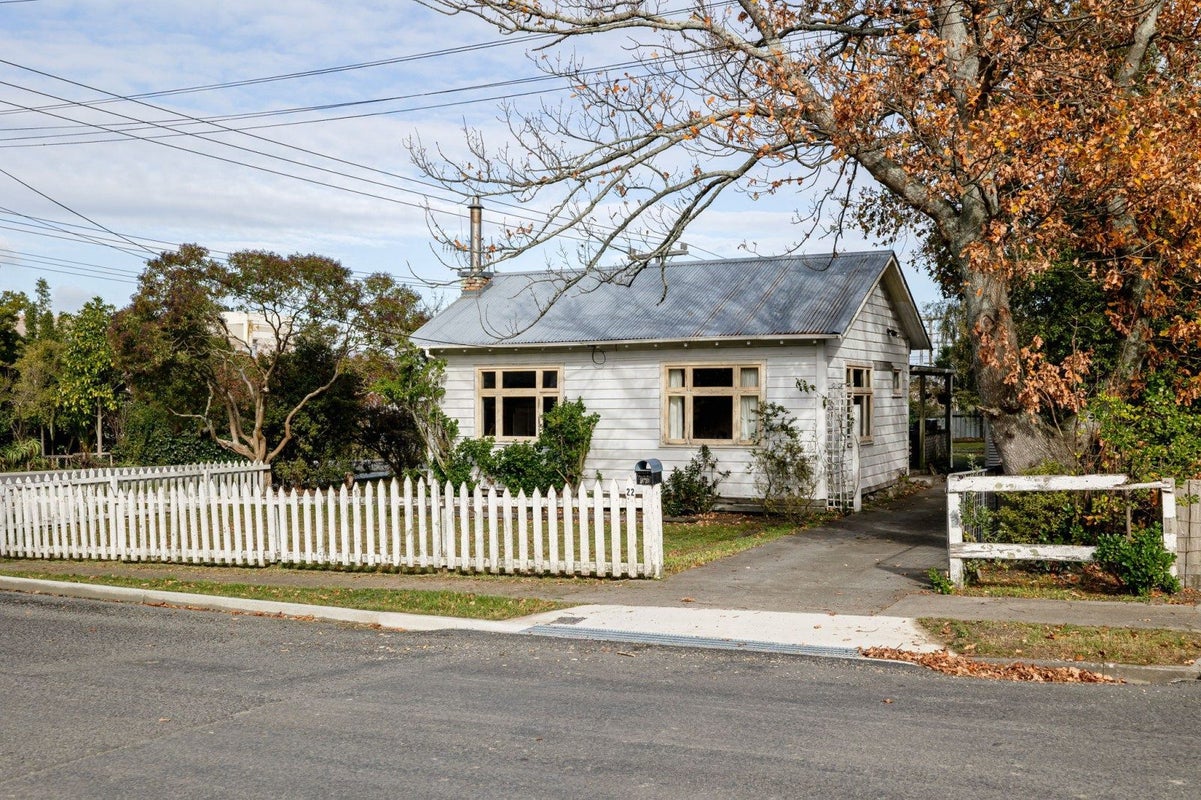 22 Baring Street, Bunnythorpe, Palmerston North - Carousel 1