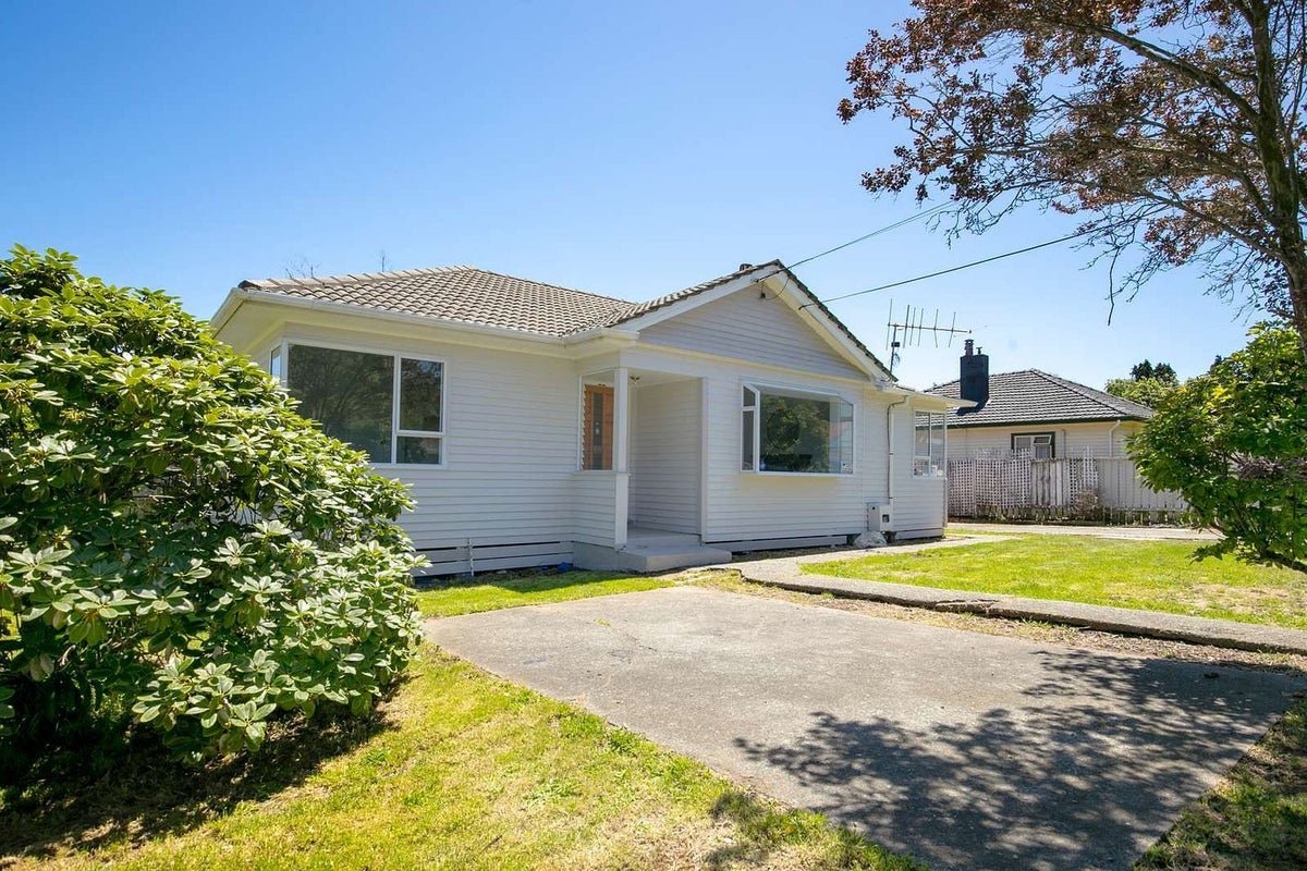 140 Main Road, Wainuiomata, Lower Hutt - Carousel 1