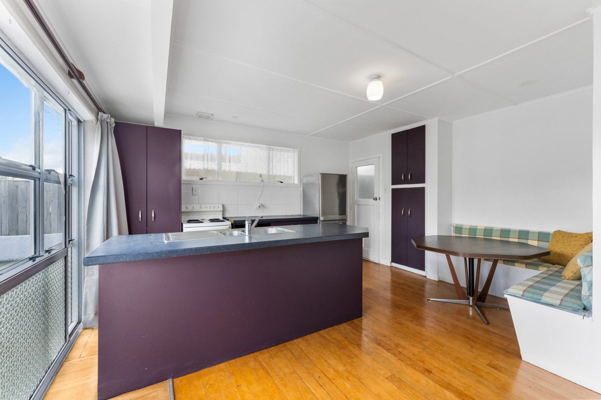 2 Stoke Place, Awapuni, Palmerston North - Carousel 2