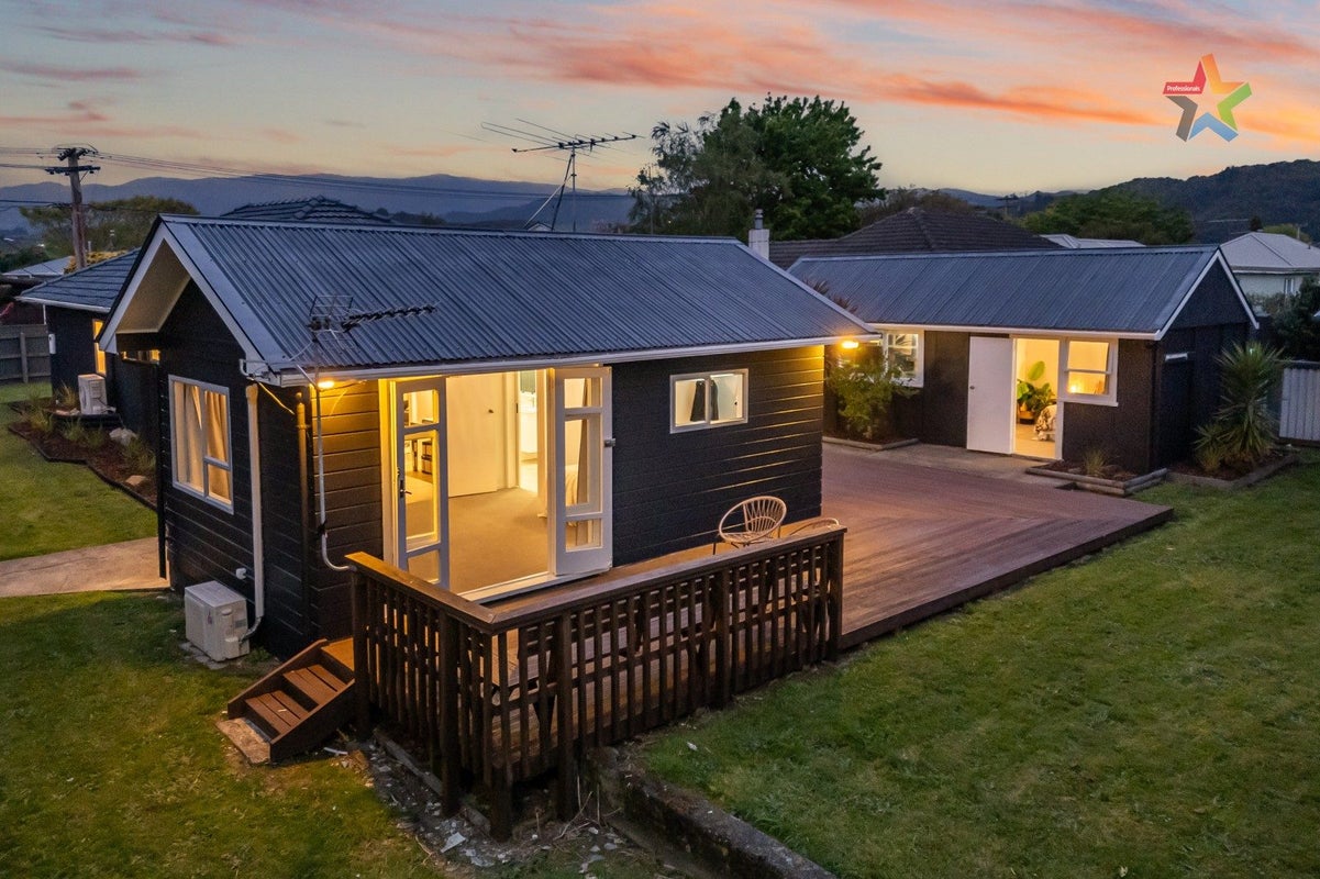 1 Davis Crescent, Elderslea, Upper Hutt - Carousel 2